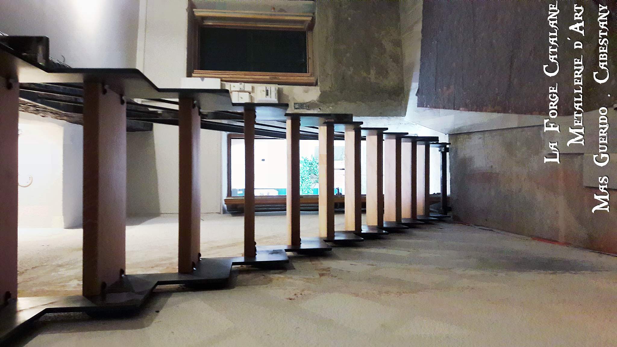 Escalier double limon cremaillere marches bois fer forge catalane (11).jpg